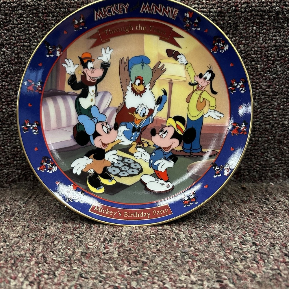 Walt Disney‎ Mickey And Minnie Through The Years "Mickey's Birthday Party" Plate